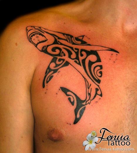 5b°) tatouage de requin blanc facon polynesienne